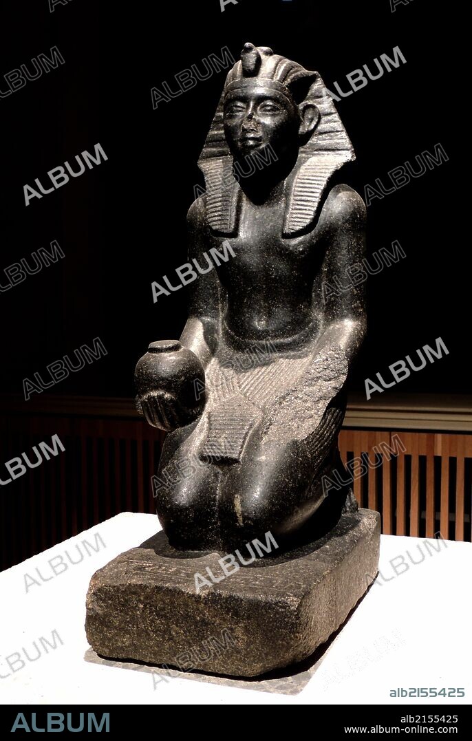 Kneeling figure of Sobekhotep V with ointment vessels. (Photo by: Universal History Archive/UIG via Getty Images).