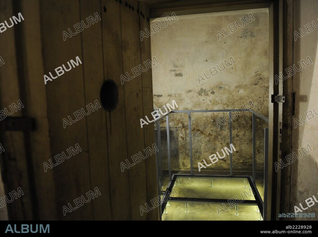 MUSEO GESTAPO. Edificio que durante la Segunda Guerra Mundial pasó a convertirse en el cuartel general de la Gestapo. Lugar de terror donde los polacos y judios de diferentes ideas políticas eran detenidos y torturados. CELDAS en el cuartel de la Gestapo. Cracovia. Polonia.
