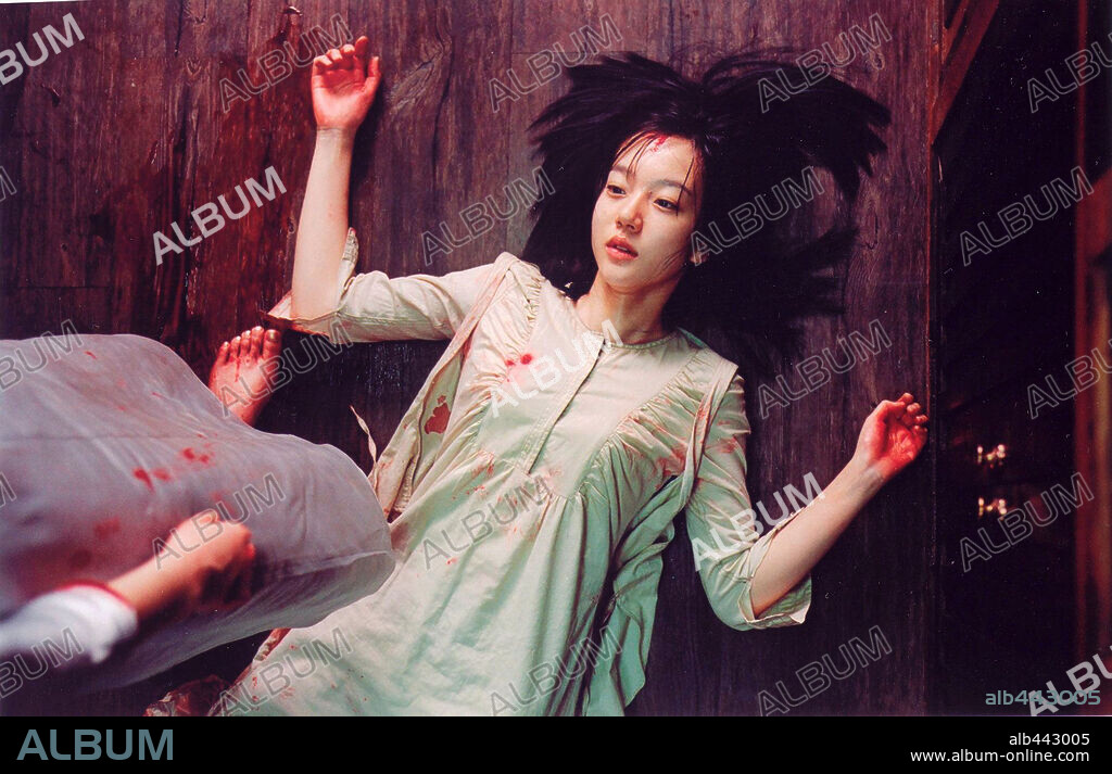 A TALE OF TWO SISTERS, 2003 (JANGHWA, HONGRYEON), directed by KIM JI-WOON. Copyright CHEONGEORAM.