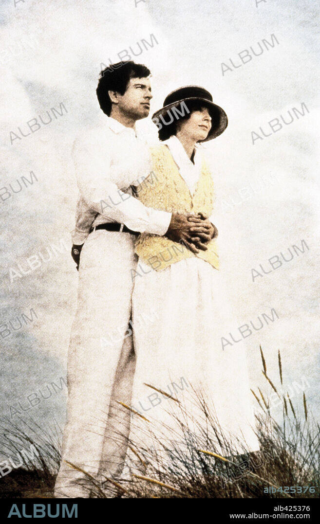 DIANE KEATON and WARREN BEATTY in REDS, 1981, directed by WARREN BEATTY. Copyright PARAMOUNT PICTURES.