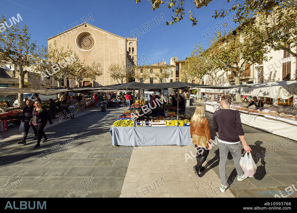plaza del mercado, Pollensa, Mallorca, balearic islands, Spain.
