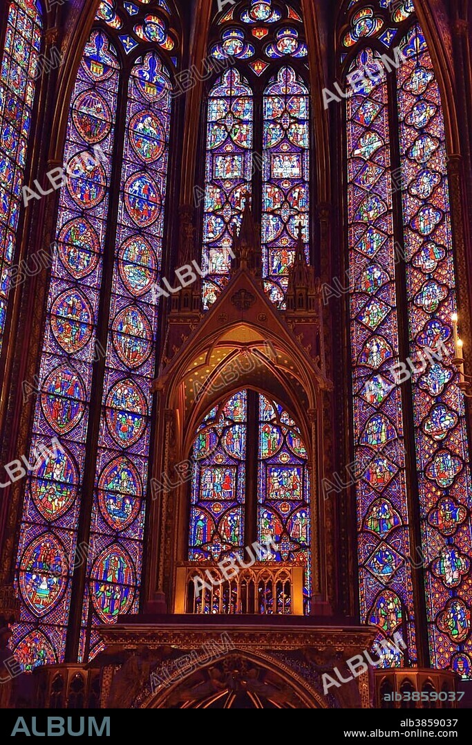 Sainte Chapelle, royal medieval Gothic chapel, 13th century, apse with reliquary, colorful painted glass windows with scenes from the Bible, Paris Ile de France, France