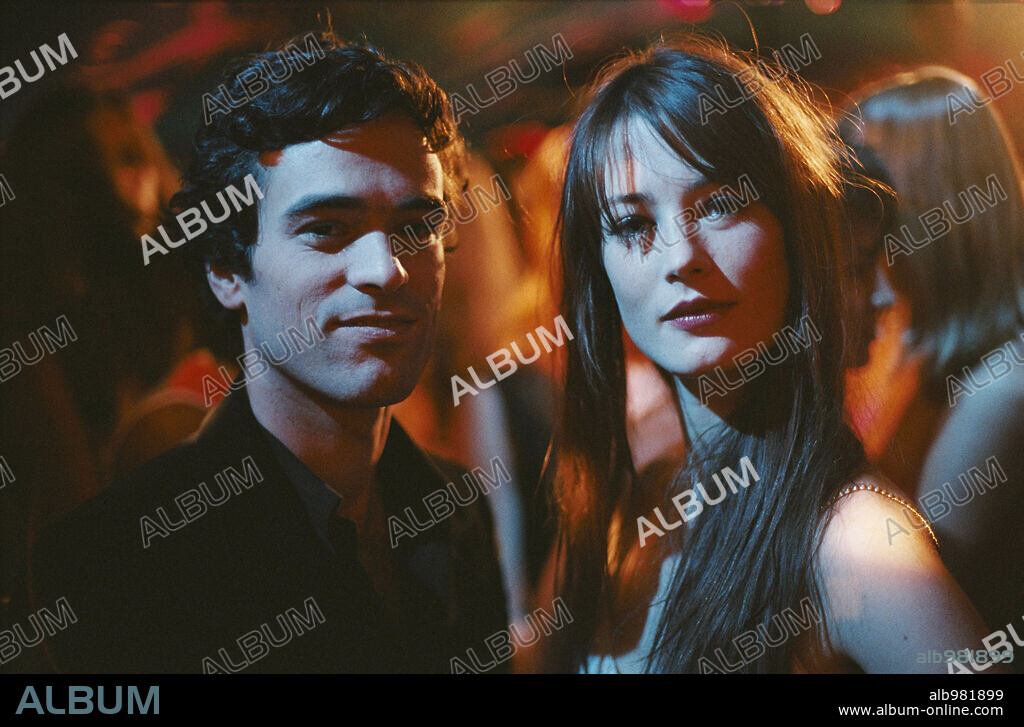 LUCY GORDON et ROMAIN DURIS dans LES POUPEES RUSSES, 2005, réalisé par CEDRIC KLAPISCH. Copyright CE QUI ME MEUT MOTION PICTURES.