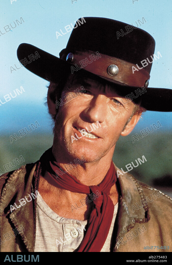 PAUL HOGAN in CROCODILE DUNDEE, 1986, directed by PETER FAIMAN. Copyright PARAMOUNT PICTURES.