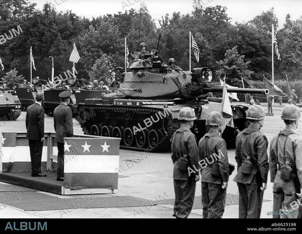 Tanks of the US Army driving past the VIP stand during a parade on occasion of the American Independence Day on 4th July 1972 in Berlin. 04/07/1972