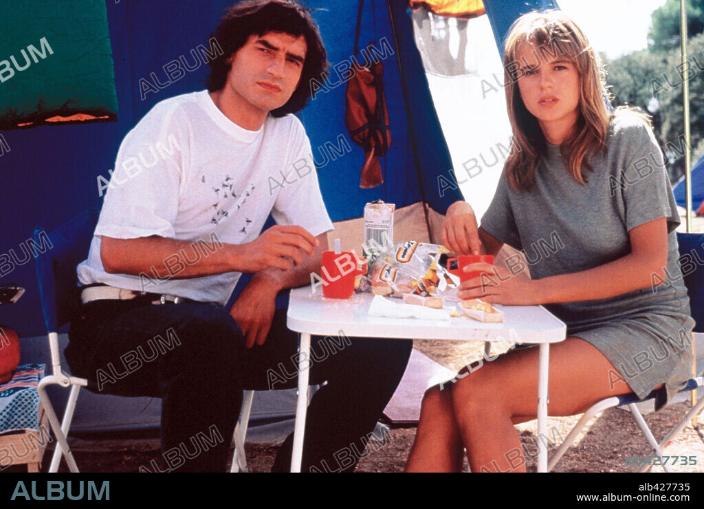 EMMA SUAREZ y NANCHO NOVO en LA ARDILLA ROJA, 1993, dirigida por JULIO MEDEM. Copyright SOGETEL.