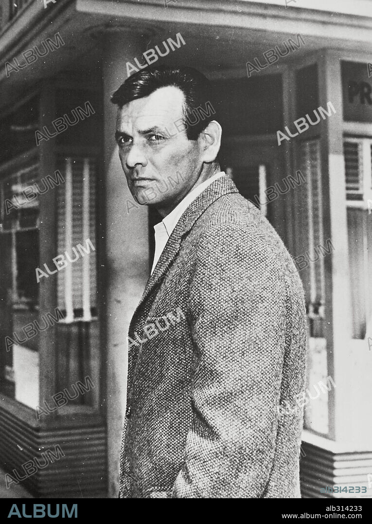 DAVID JANSSEN en EL FUGITIVO, 1963 (THE FUGITIVE). Copyright ABC-TV.