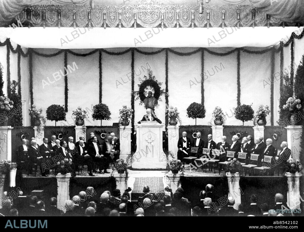 STOCKHOLM1922-12-10 . Nobelpriset 1922. Prisutdelningen i Musikaliska Aklademien. Då bl.a. Niels Bohr fick Nobelpriset i fysik och Fritjof Nansen Nobels fredspris.. Foto: Scanpix Code: 20360.