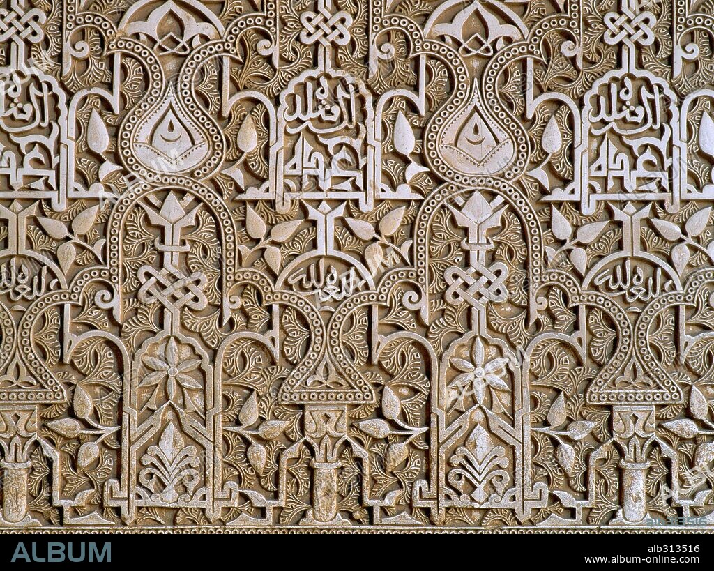 Grabados en la pared del Patio de los Leones. Alhambra. Granada.España.