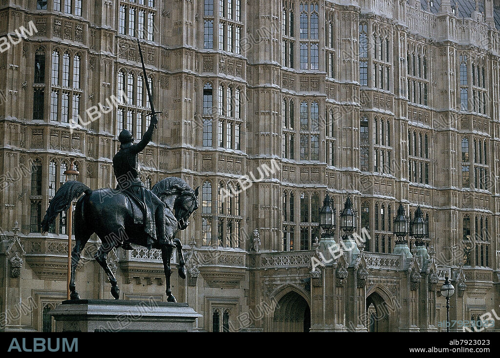 CHARLES BARRY 1795-1860 / AUGUSTUS PUGIN. CASAS DEL PARLAMENTO-ESTATUA DE RICARDO CORAZON DE LEON REALIZADA POR MAROCHETTI-1860 - FOTO OCT 88.