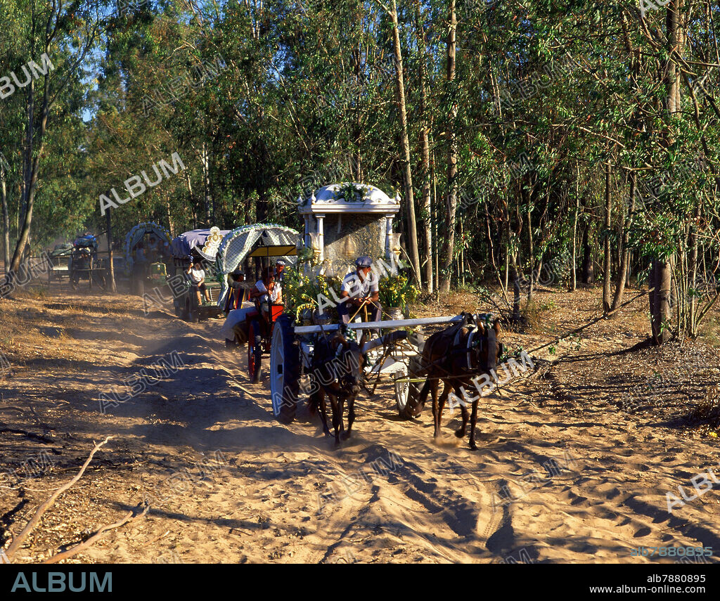 CARAVANA DE CARRETAS CAMINO DEL ROCIO - FOTO 1978.