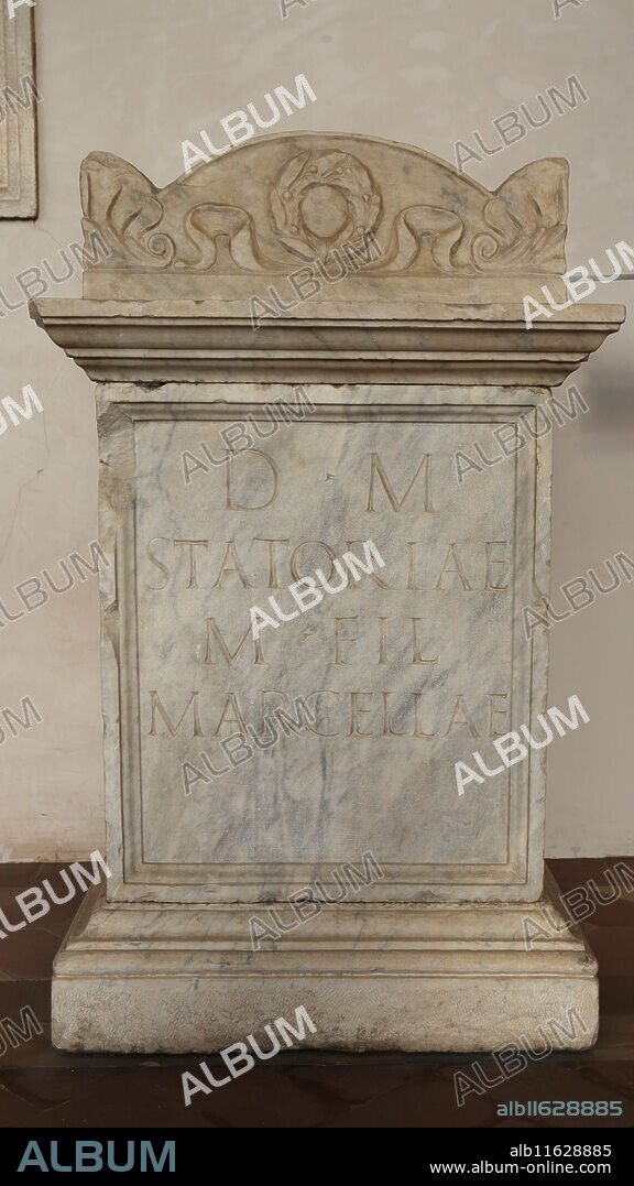 Funerary altar of Statoria Marcella, mother of Minicia Marcella and wife of Caius Minicius Fundamus, consul suffectus in 197 AD. Marble. 92.-105 AD. Rome. Via Trionfale. National Roman Museum. Baths of Diocletian. Rome. Italy.