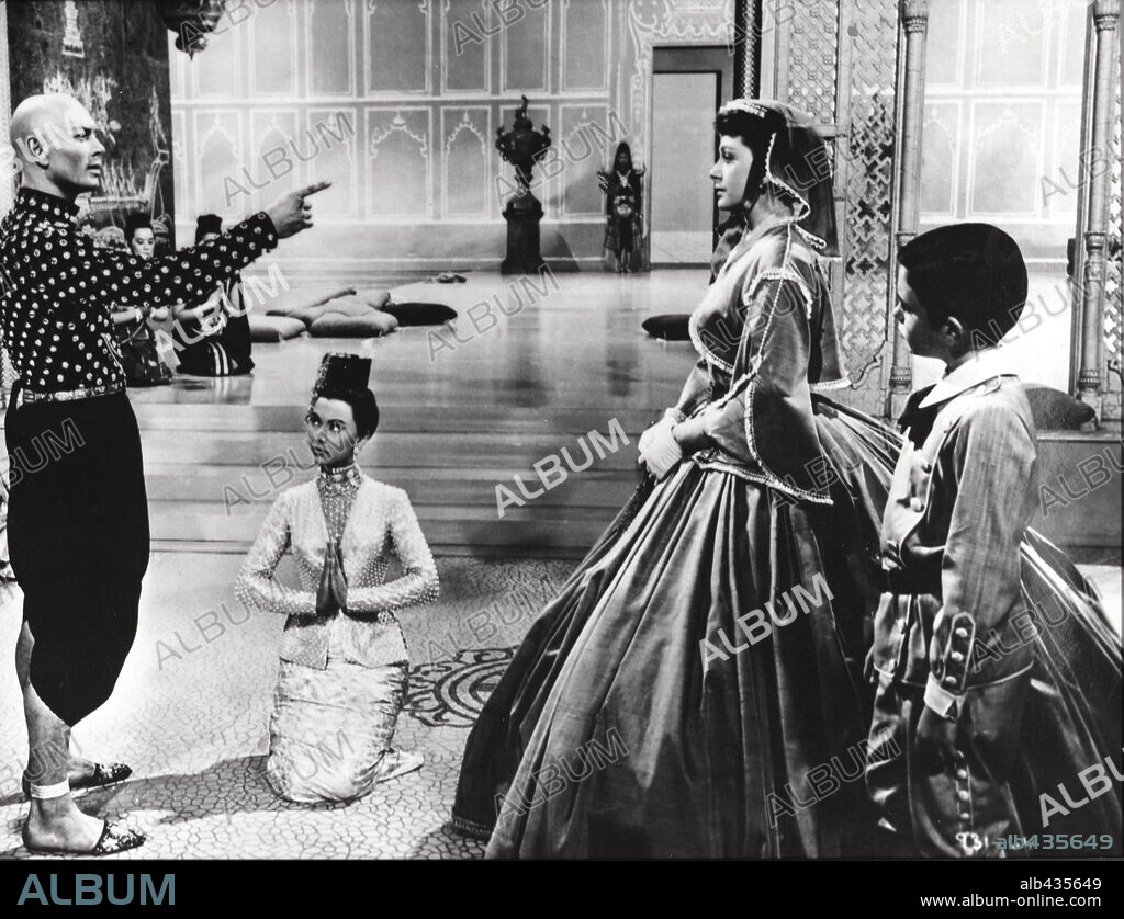 DEBORAH KERR, RITA MORENO and YUL BRYNNER in THE KING AND I, 1956, directed by WALTER LANG. Copyright 20TH CENTURY FOX.