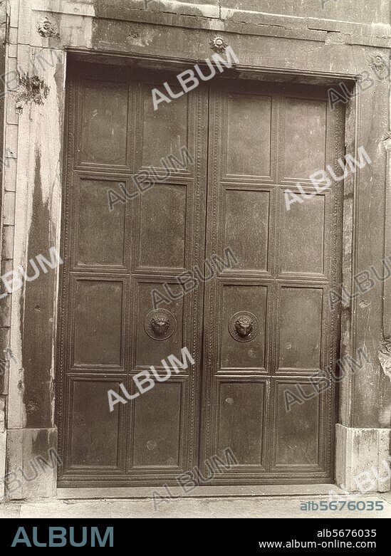 Aachen, Cathedral / Charlemagne's Palace Chapel (built 788-805 after plans by Odos von Metz). Bronze door, so-called "Wolfstür" (Wolf's Door). Photo, c. 1930.