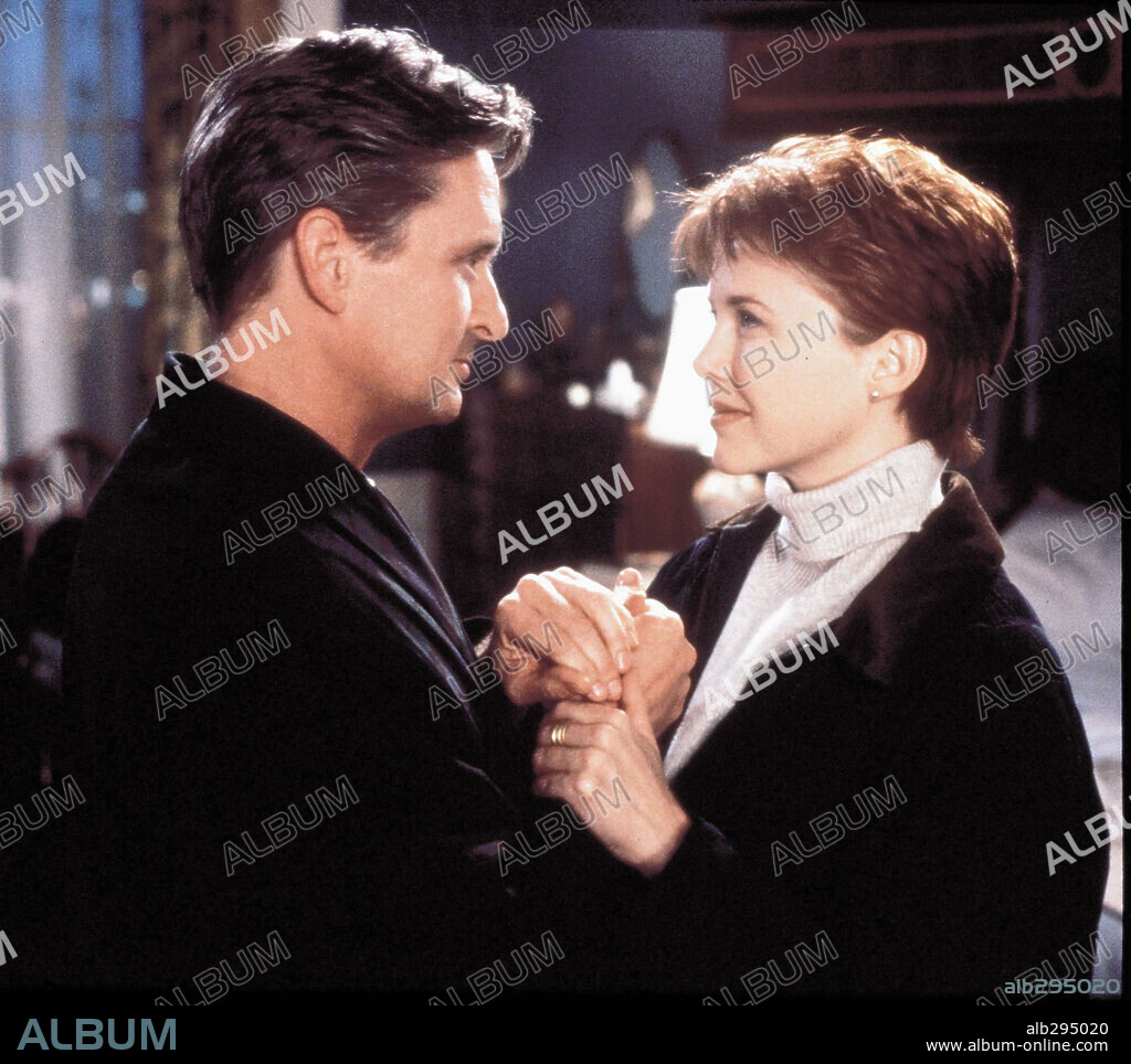 ANNETTE BENING and MICHAEL DOUGLAS in THE AMERICAN PRESIDENT, 1995, directed by ROB REINER. Copyright CASTLE ROCK ENTERTAINMENT.