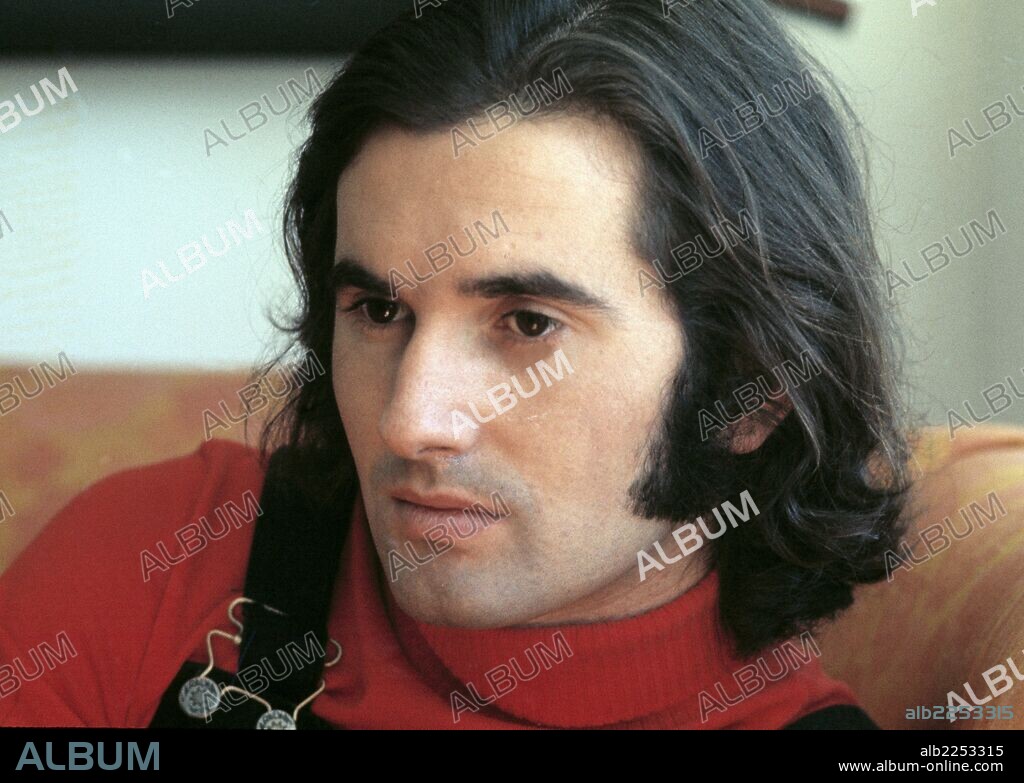 VICTOR MANUEL. CANTANTE ESPAÑOL. MIERES 1947 -. FOTO DEL AÑO 1968.