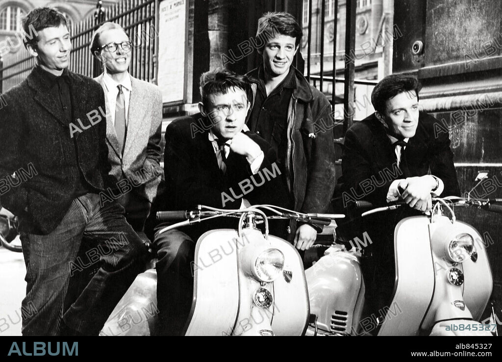 JEAN-PAUL BELMONDO dans A PIED, A CHEVAL ET EN VOITURE, 1957, réalisé par MAURICE DELBEZ. Copyright REGINA FILMS-SIMOJA.