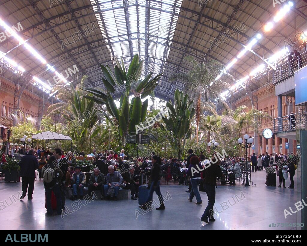 RAFAEL MONEO. VESTIBULO CENTRAL CON PLANTAS DE LA ESTACION DE ATOCHA - JARDIN TROPICAL.