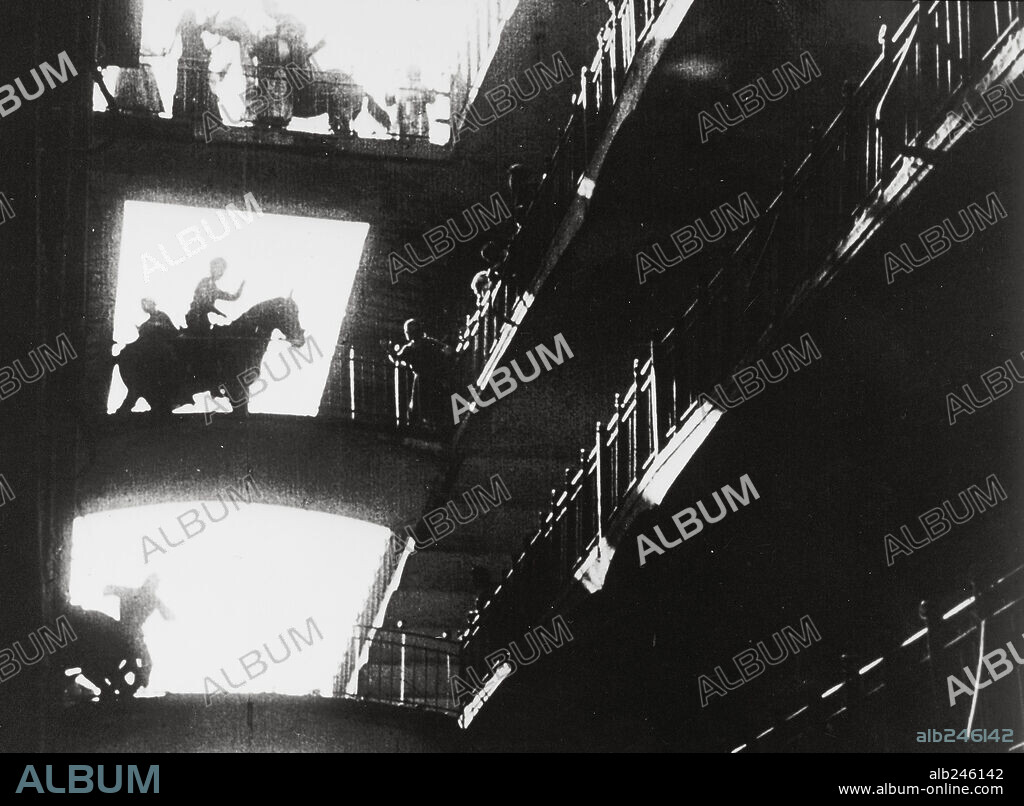 LA HUELGA, 1925 (STACHKA), dirigida por SERGEI M. EISENSTEIN.