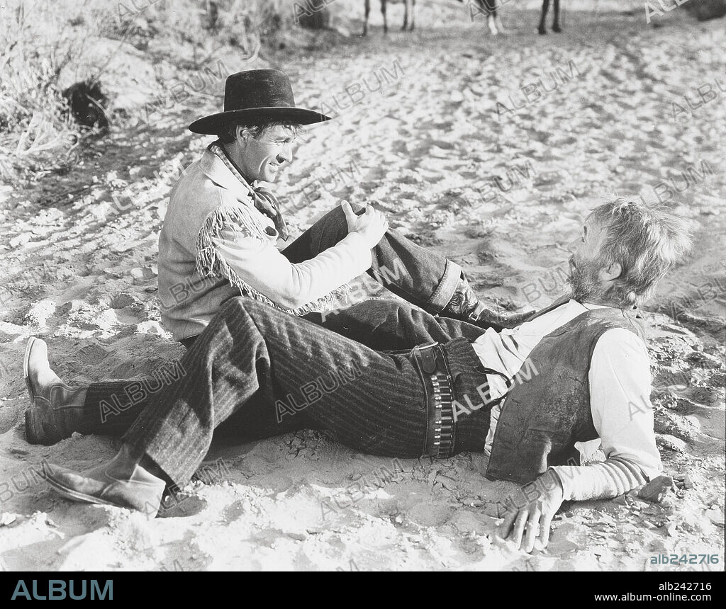 GARY COOPER y WALTER BRENNAN en EL FORASTERO, 1940 (THE WESTERNER), dirigida por WILLIAM WYLER. Copyright UNITED ARTISTS/SAMUEL GOLDWYN.