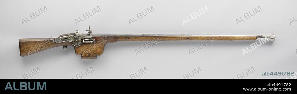 Target Rifle, Wheel Slot Rifle (Disc Shooting Rifle), round part walk with three cannelures on top by profile band on which year: 1620 separated from square part, trumpet mouth grooved lengthwise, pin-shaped visor grain, at tailpiece round visor ring, bottom an unclear mark smashed, outer wheel, with three y-shaped roosters, flat lock plate, rooster with rectangular curved shaft, sliding pan lid, trigger protection mechanism, lock in a square block that forms a whole with a drawer, walnut flask, diagonally grooved round loading rod carriers, with front locking bolt round plate with three lips, with rear locking bolt pentagonal plate, vertically moving tractor., anonymous, c. 1620, iron (metal), wood (plant material), l 167 cm l 130 cm c 12.7 mm × w 7.6 kg.