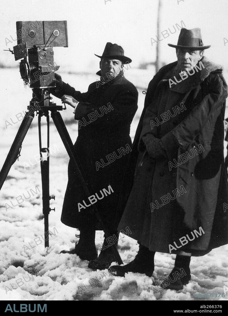 BILLY BITZER y D. W. GRIFFITH en LAS DOS TORMENTAS, 1920 (WAY DOWN EAST), dirigida por D. W. GRIFFITH. Copyright UNITED ARTISTS.
