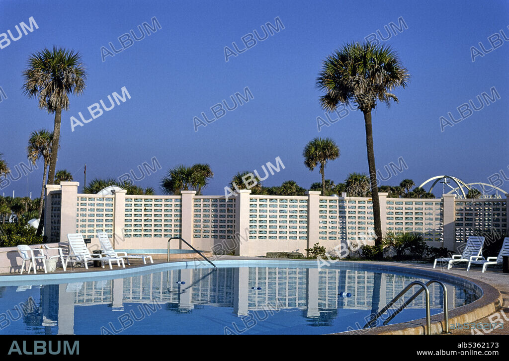 Pool, Marineland Motel, Marineland, Florida, USA, John Margolies Roadside America Photograph Archive, 1990.