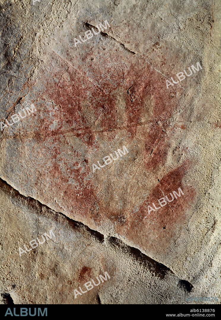 PINTURAS RUPESTRES - NEGATIVO DE UNA MANO HUMANA DEL PERIODO AURIÑACIENSE - PALEOLITICO SUPERIOR.