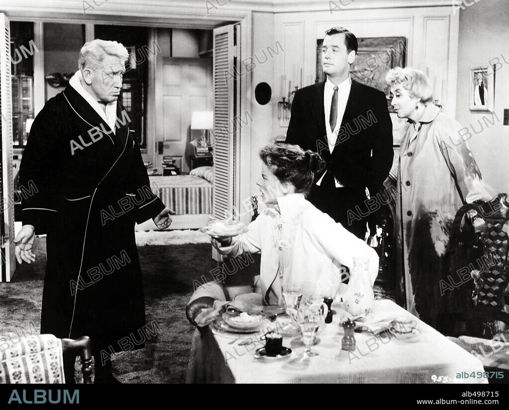 JOAN BLONDELL, KATHARINE HEPBURN, TRACY SPENCER y GIG YOUNG. GIG YOUNG, JOAN BLONDELL, KATHARINE HEPBURN y SPENCER TRACY en SU OTRA ESPOSA, 1957 (DESK SET), dirigida por WALTER LANG. Copyright 20TH CENTURY FOX.