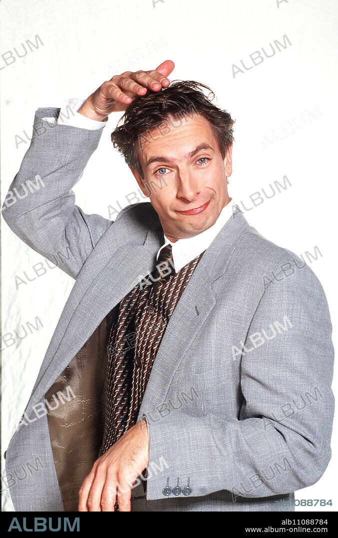 The weekly show Presented by: Ingolf Lück, Marco Rima, Anke Engelke, Bastian Pastewka. In "Sex TV", for example, INGOLF LÜCK (photo) plays Hans Maria Krauss - a person who can't decide whether he is a man or a woman aka. The funniest news in the world / Headline: THE WEEKLY SHOW.