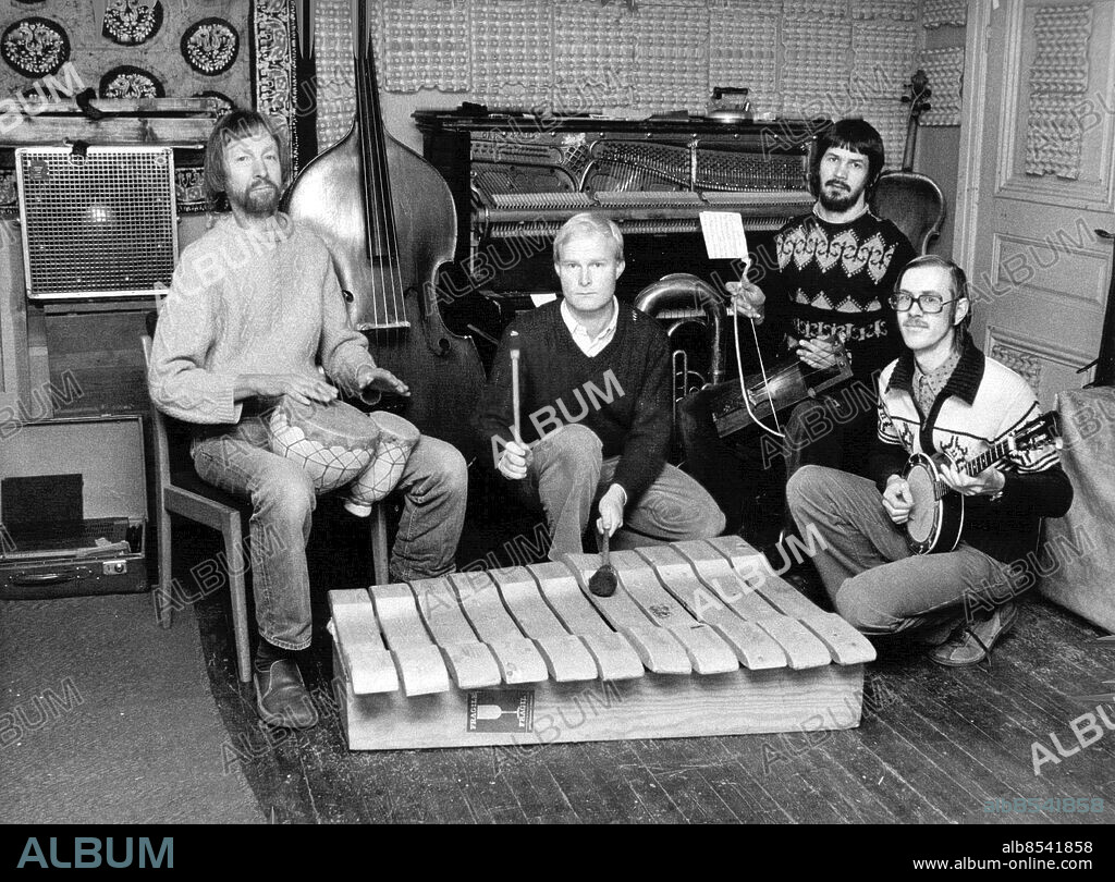 Stockholm 1980-02-26. Musikgruppen Iskra. Fr. v. Sune Spångberg, Arvid Uggla, Tuomu Haapola och Jörgen Adolfsson.. Foto: Gunnar Lundmark / SvD / TT / kod 12014.