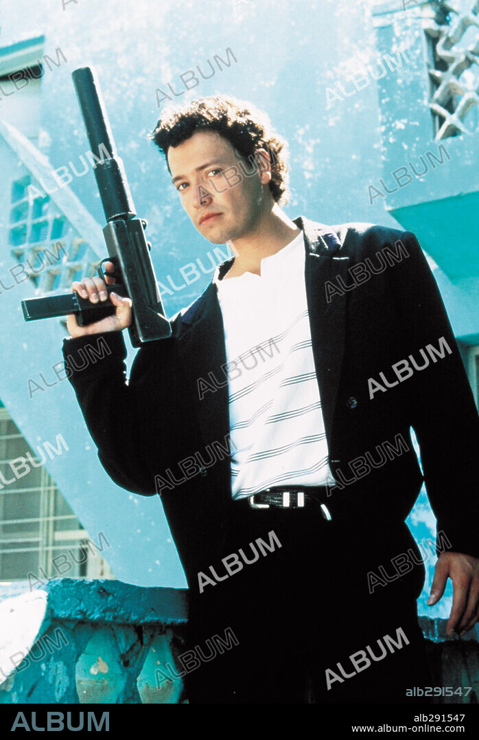 CARLOS GALLARDO in EL MARIACHI, 1992, directed by ROBERT RODRIGUEZ. Copyright LOS HOOLIGANS/COLUMBIA.