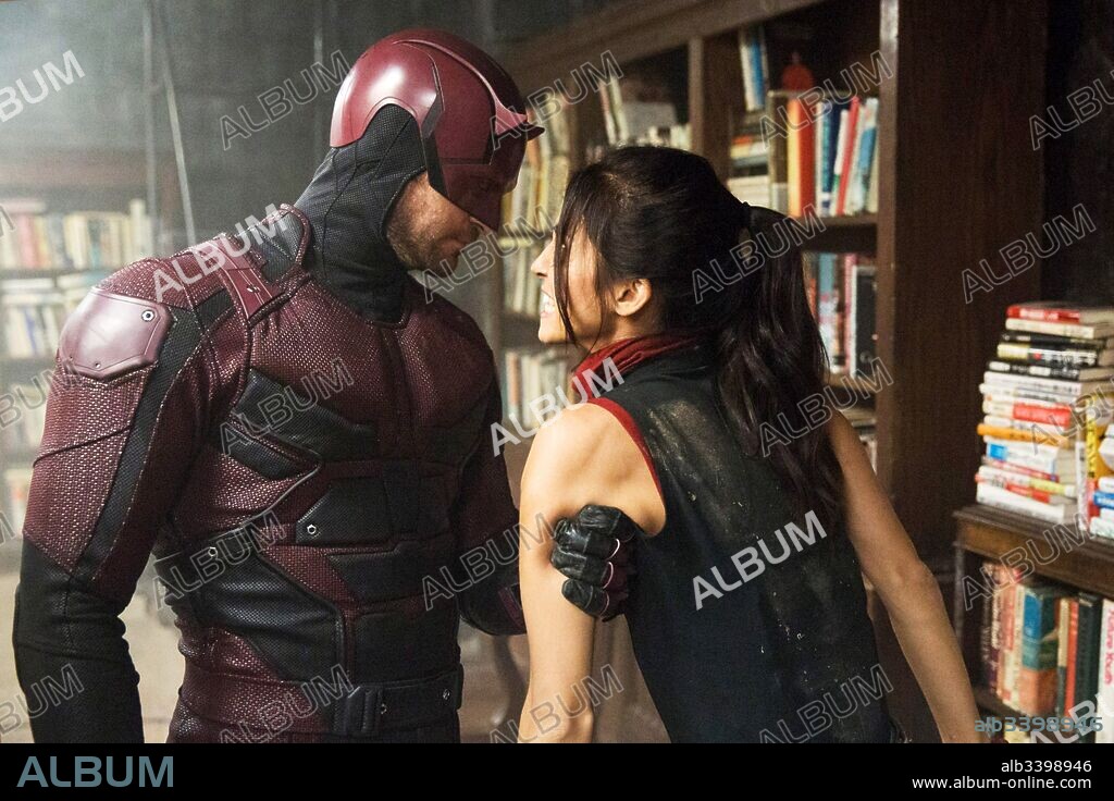 CHARLIE COX and ELODIE YUNG in DAREDEVIL, 2015, directed by PETER HOAR. Copyright ABC STUDIOS.