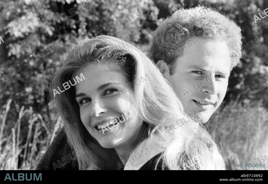 ART GARFUNKEL and CANDICE BERGEN in CARNAL KNOWLEDGE, 1971, directed by MIKE NICHOLS. Copyright AVCO EMBASSY.