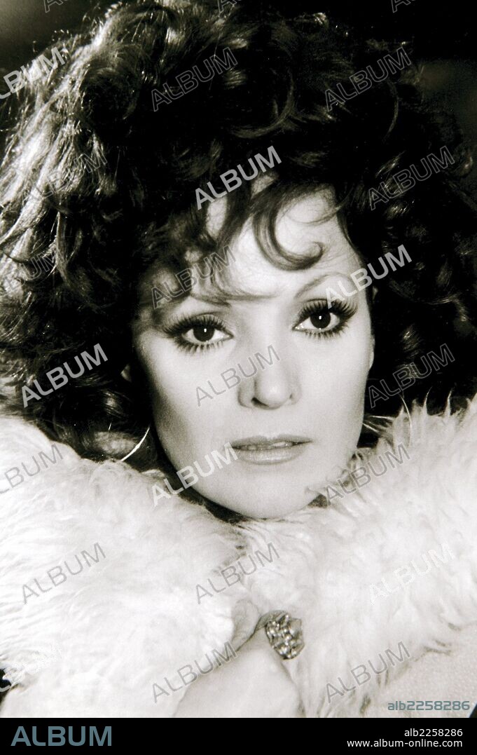 SEVILLA, CARMEN (CARMEN GARCIA GALISTEO). ACTRIZ Y CANTANTE ESPAÑOLA. SEVILLA 1930. " NO ES BUENO QUE EL HOMBRE ESTE SOLO ". DIRECTOR , PEDRO OLEA AÑO1972. FOTO PROMOCIONAL.