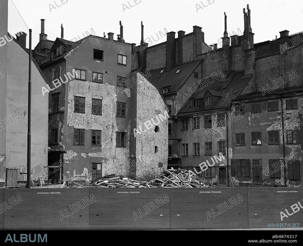 STOCKHOLM 1945-01-01. The demolition site at Kolmätargränd in the Old Town will be developed with the office building's annex. Photo: TT Historical / Code 1902.