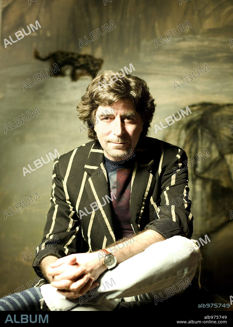 Joaquín Sabina. Foto promocional del disco 'Alivio de luto'. 2005.