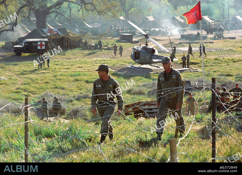 MEL GIBSON y SAM ELLIOTT en CUANDO ÉRAMOS SOLDADOS, 2002 (WE WERE SOLDIERS), dirigida por RANDALL WALLACE. Copyright ICON PRODUCTIONS/WHEELHOUSE ENTERTAINMENT / VAUGHAN, STEPHEN.
