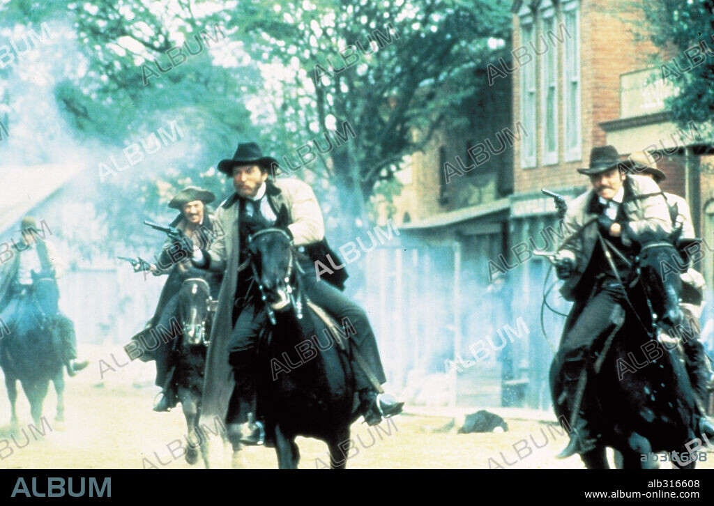 FORAJIDOS DE LEYENDA, 1980 (THE LONG RIDERS), dirigida por WALTER HILL. Copyright UNITED ARTISTS.