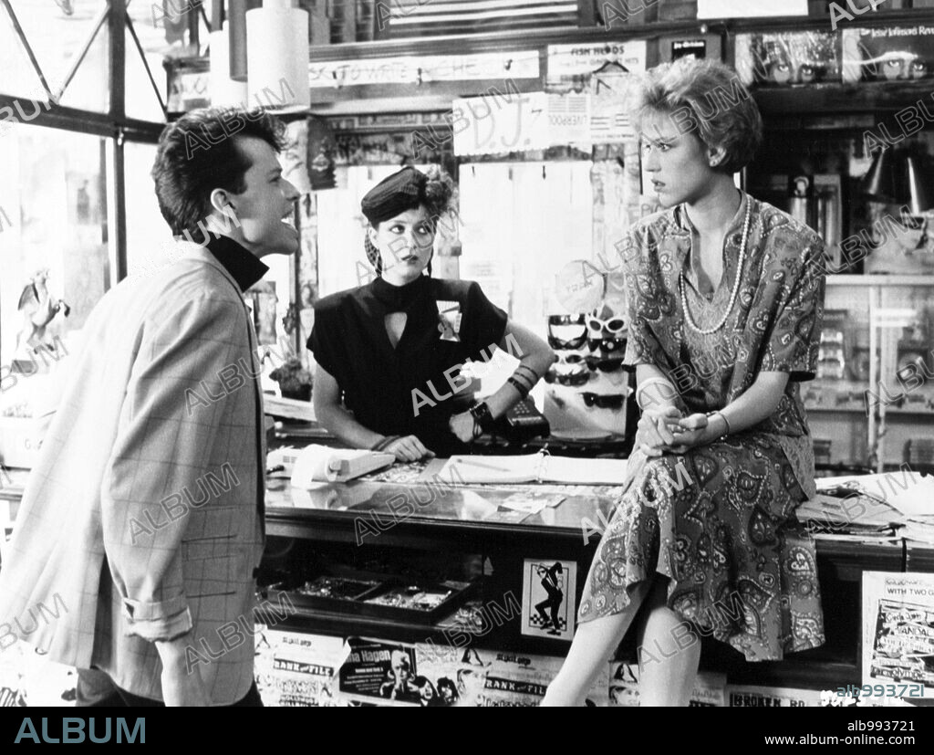 ANNIE POTTS, JON CRYER and MOLLY RINGWALD in PRETTY IN PINK, 1986, directed by HOWARD DEUTCH. Copyright PARAMOUNT PICTURES.