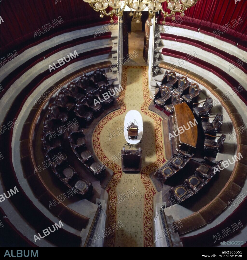 Interior de la Real Academia de Medicina de Barcelona. Sala Gimbernat, antiguo anfiteatro anatómico, siglo XVIII.