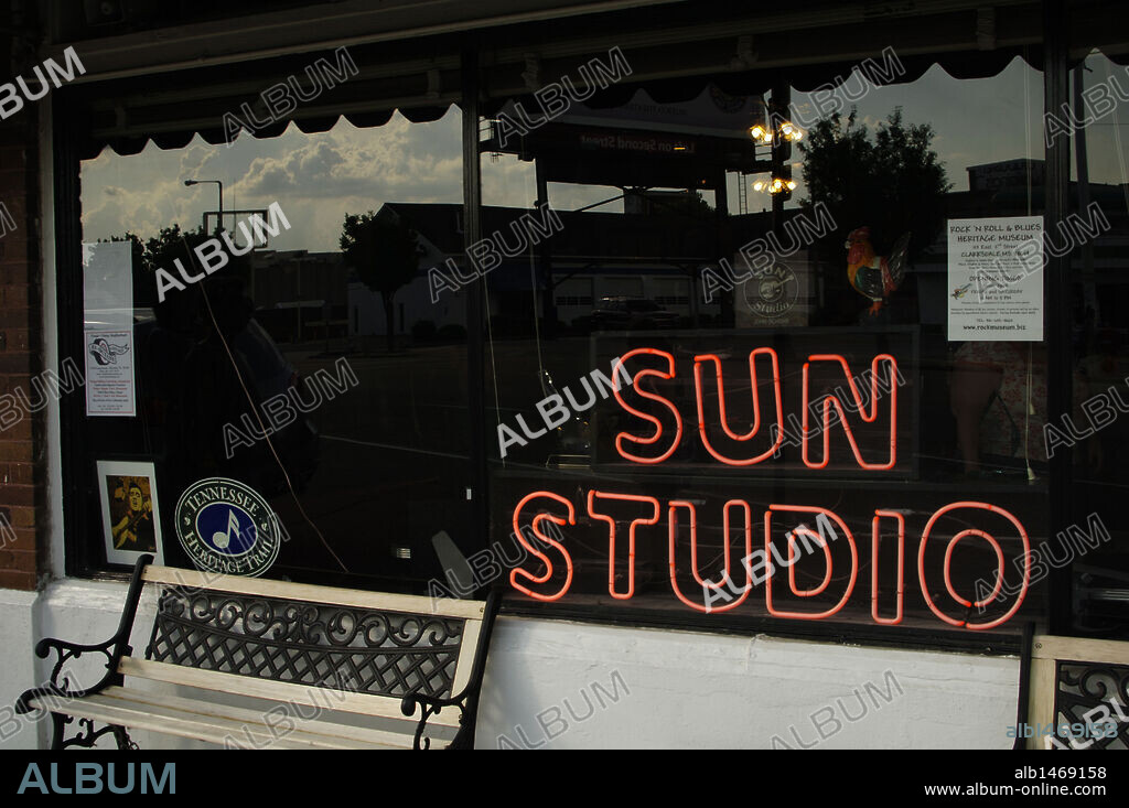 ESTUDIOS SUN (SUN STUDIO). Estudio de grabación abierto en 1950, donde se iniciaron artistas como Elvis Presley. Detalle del exterior. MEMPHIS. Estado de Tennessee. Estados Unidos.