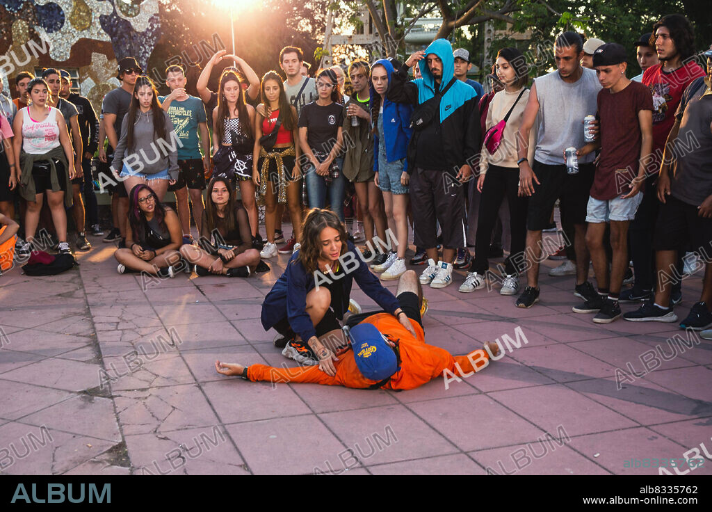 ANGELA TORRES in RAP BATTLEFIELD, 2021 (DIAS DE GALLOS), directed by HERNAN GUERSCHUNY. Copyright WarnerMedia Latin America.