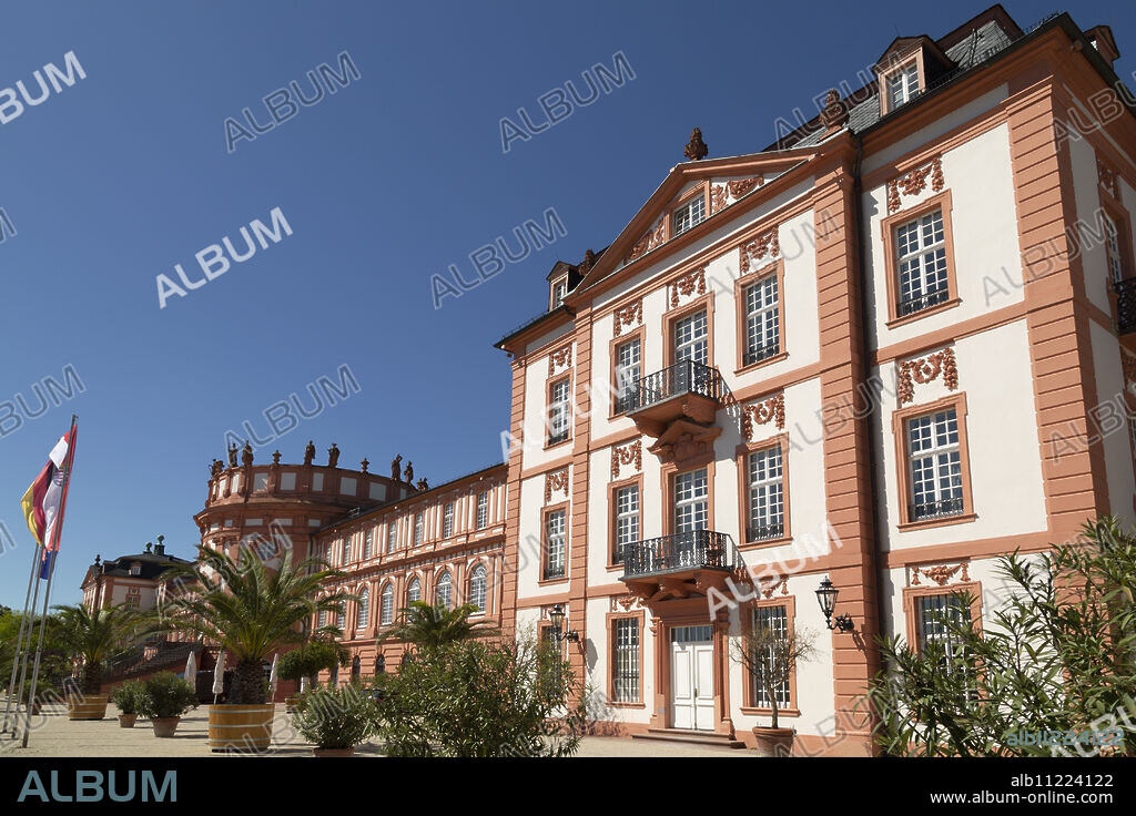 Biebrich Palace (Schloss Biebrich), built as a Baroque summer residence for the Duke of Nassau, in Wiesbaden, Hesse, Germany, Europe.