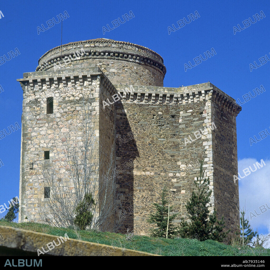 TORREON DE LA ARMERIA RESTOS DEL ANTIGUO CASTILLO DE LOS DUQUES DE ALBA - FOTO AÑOS 90.