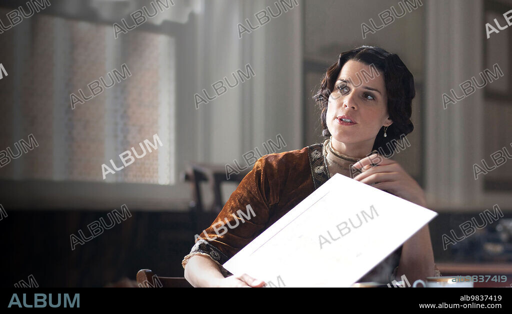 NEVE CAMPBELL in TITANIC: BLOOD AND STEEL, 2012, unter der Regie von CIARAN DONNELLY. Copyright 3 ARTS ENTERTAINMENT.