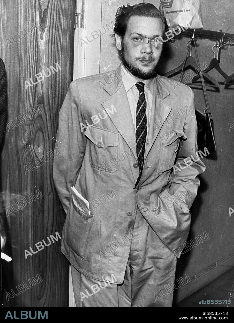 19600611 - Rolf "Tumba-Tarzan" Johansson vid häktningsförnadlingarna i juni 1960. Småförbrytaren Tumba-Tarzan greps av polis vid en polisspärr på Stocksundsbron efter att han i sju månader hållit sig undan polisen i Tumbaskogarna söder om Stockholm. Foto: Alf Lidman / DN / SCANPIX / Kod: 4486. ** SVD OUT **.