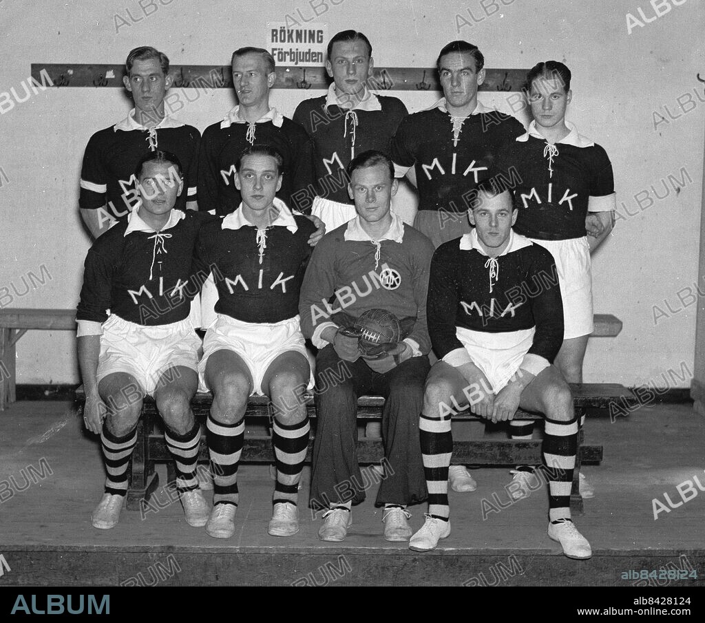 MIK:s (Majornas) handbollslag - November 1938 - . Övre raden fr v: Bertil Pihl - Åke Gustafsson - K.G. Thorén - Gösta Swerin - H. Svensson - främre raden: Stig Hjortsberg - Sven-Erik Forsell - Bertil Huss - Åke Forslund - *** Local Caption *** GP nov1938_364. KAMERAREPORTAGE.