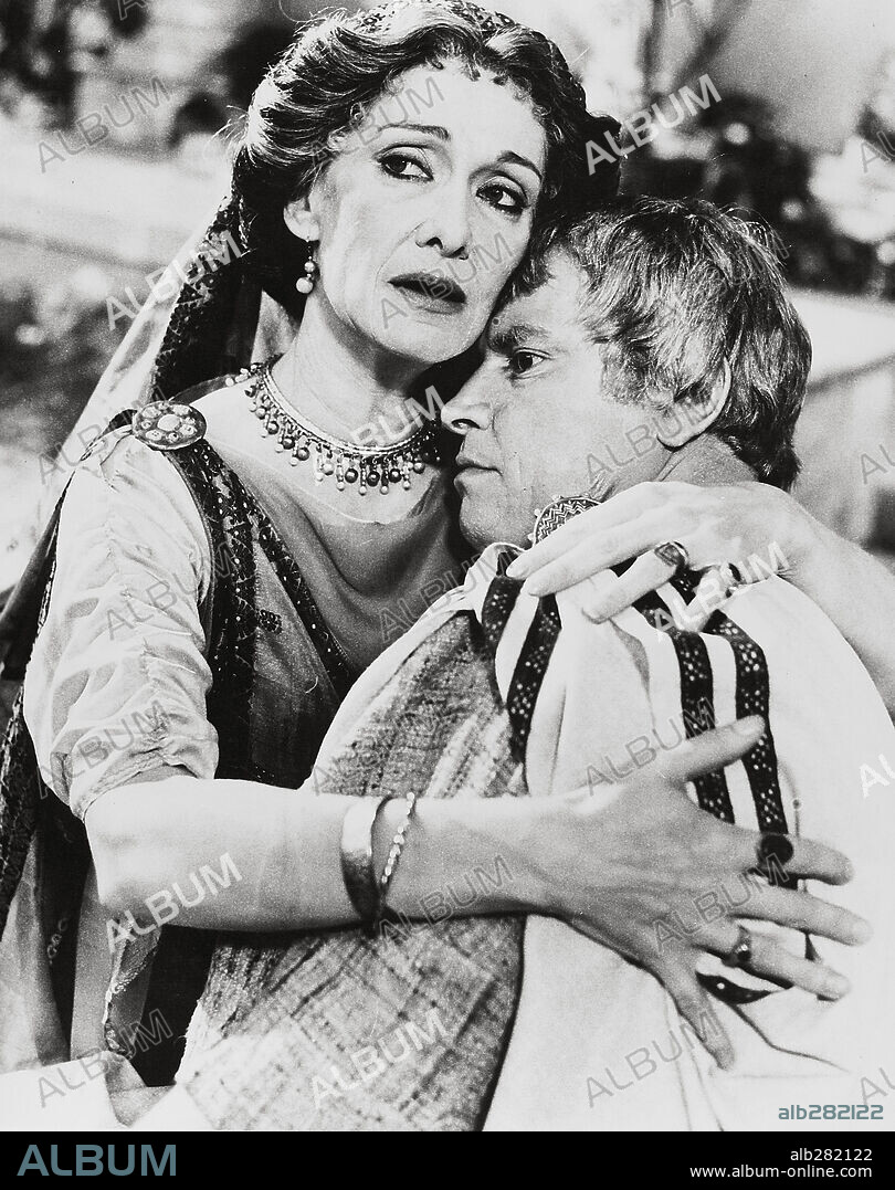 BRIAN BLESSED and SIAN PHILLIPS in I, CLAUDIUS-TV, 1976. Copyright BBC/LONDON FILM PRODUCTIONS.