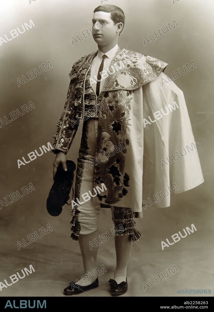MANOLETE. MANUEL RODRIGUEZ. MATADOR DE TOROS ESPAÑOL. PADRE DE MANUEL RODRIGUEZ SANCHEZ " MANOLETE " ( 1917 - 1947 ).